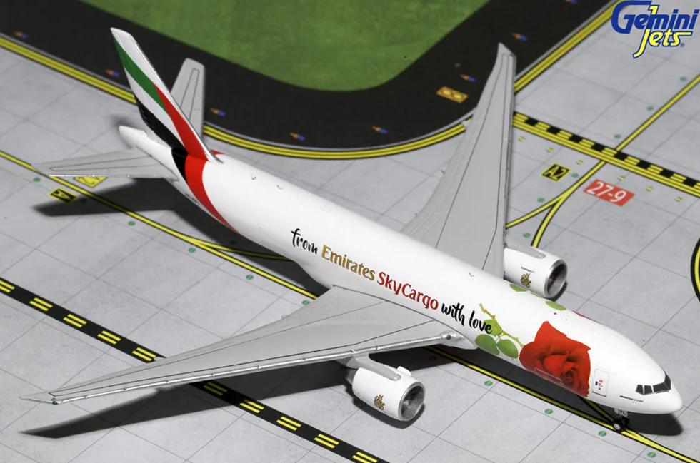 Gemini Jets Emirates SkyCargo B777F Aircraft (1:400 Scale)